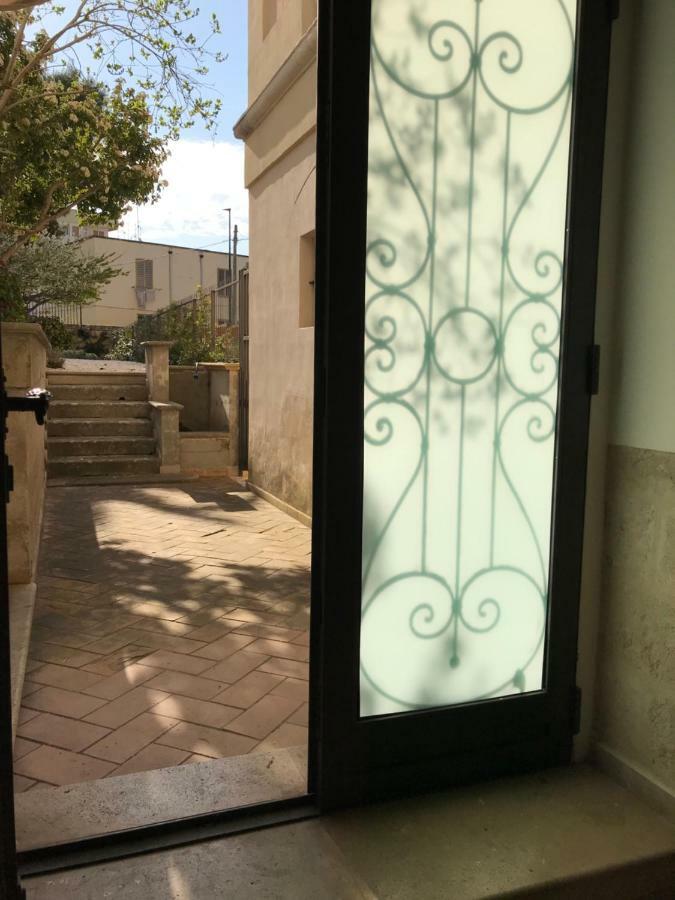 Giardini 82 B&B กราวีนา อิน ปูเลีย ภายนอก รูปภาพ